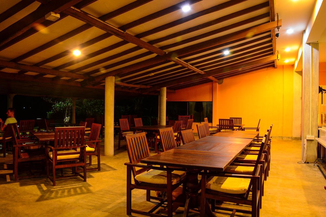 Ranmal Beach Hotel Hikkaduwa Extérieur photo