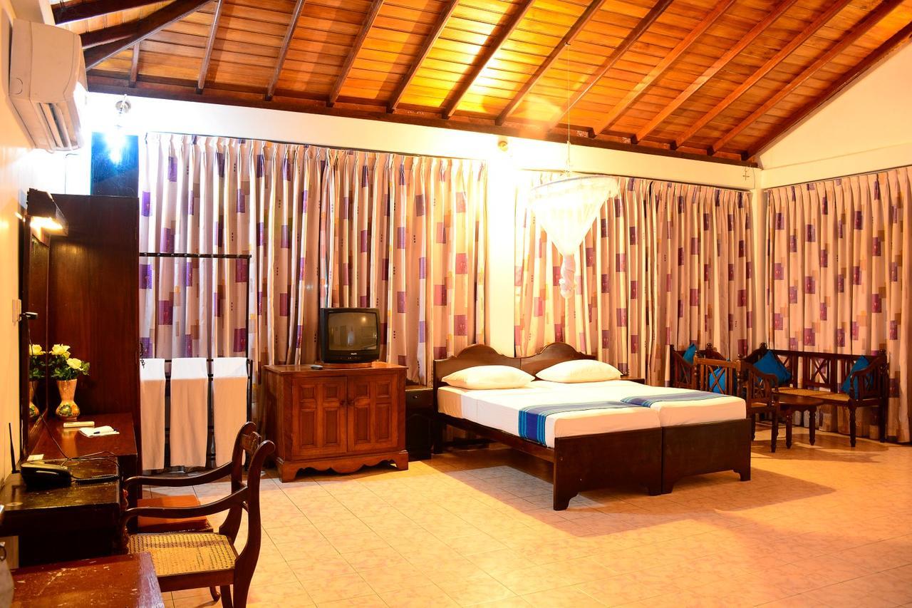 Ranmal Beach Hotel Hikkaduwa Extérieur photo